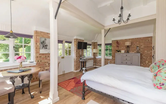 Old Mill Lodge I By Huluki Sussex Stays