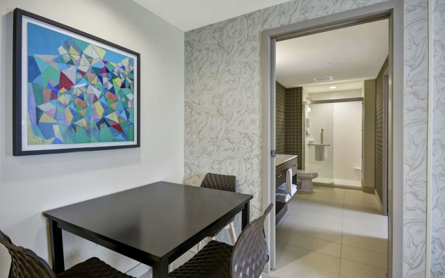 Home2 Suites by Hilton Plymouth, MN