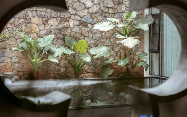 Nayinian Hotel