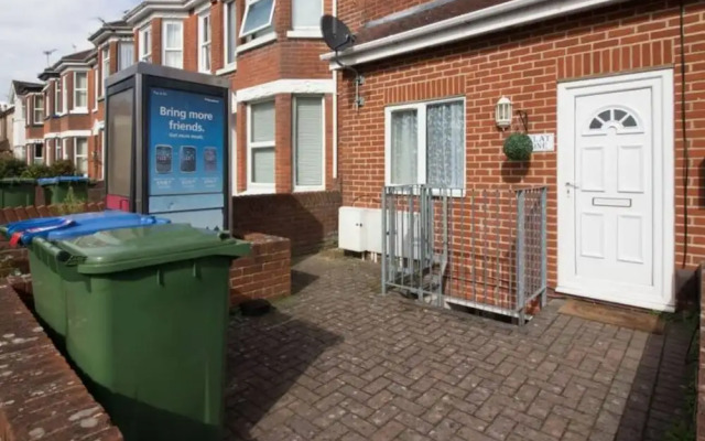 Southampton 2-bedroom House
