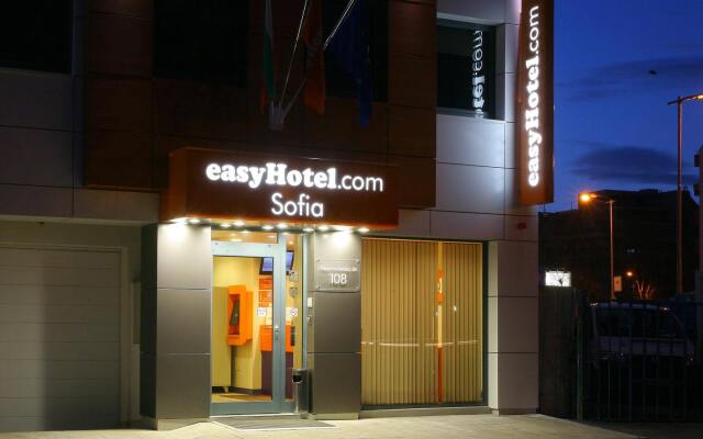 Отель easyHotel Sofia Болгария, София - 3 отзыва об отеле, цены и фото номеров - забронировать отель easyHotel Sofia онлайн вид на фасад