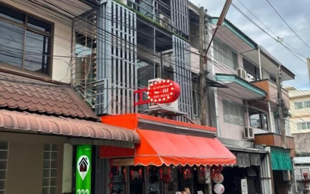333 Mini House and Cafe