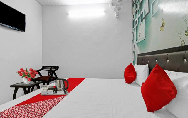 OYO 88123 Hotel Small Town