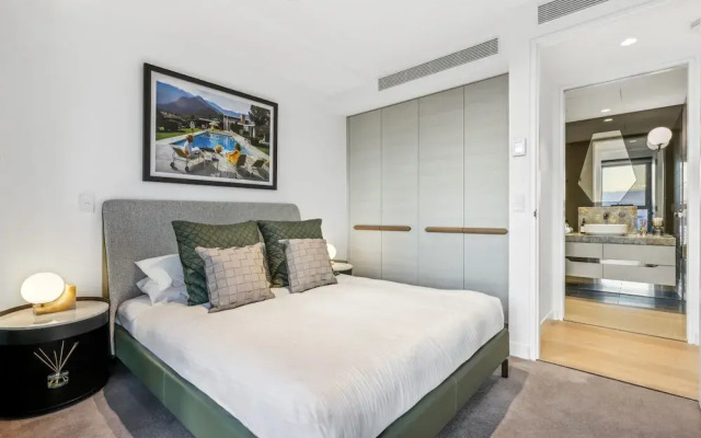 Jewel Luxury Beachside 2-bed With Water View