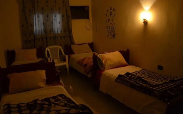New Everest Hotel