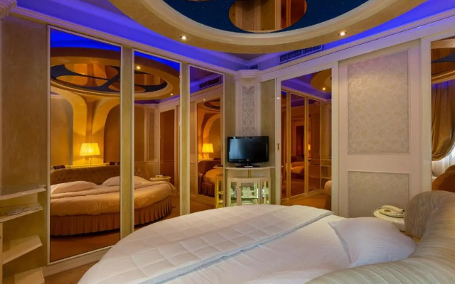 Dream Hotel