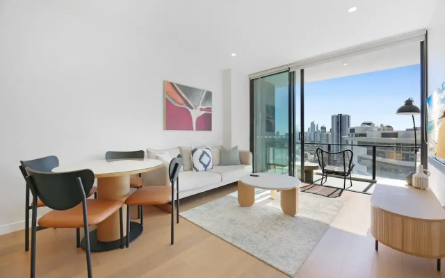 Elegant 2-bed Broadbeach Hotel With Ocean View