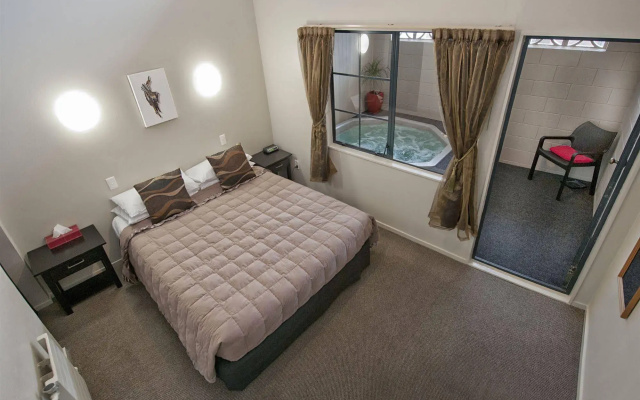Sport of Kings Motel