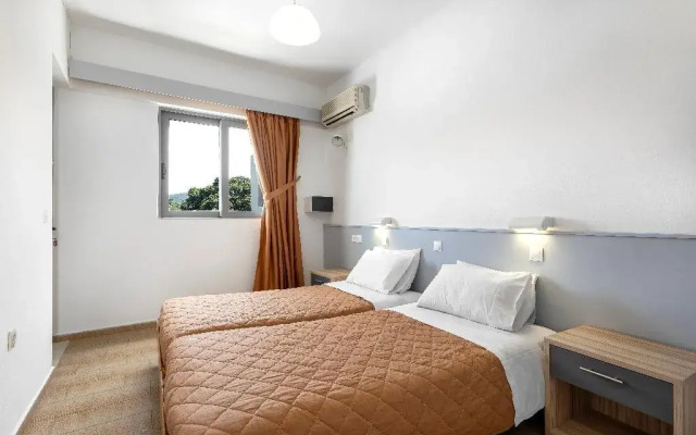 Anixis Hotel