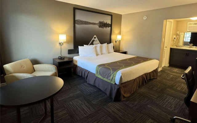 Super 8 by Wyndham Guelph