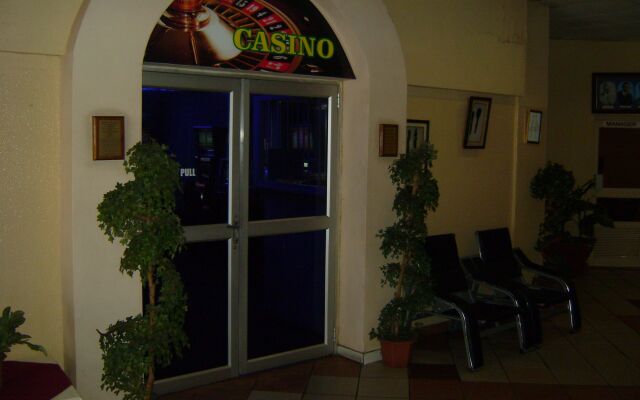 Gaborone Hotel Габороне вид на фасад