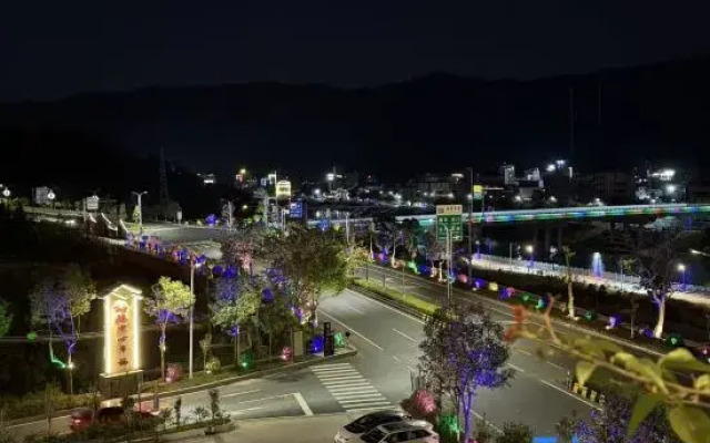 Huaguiyuan Hot Spring Hotel in Xinfeng County