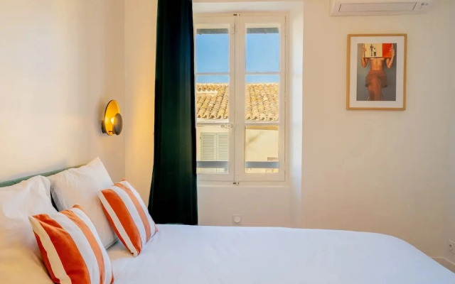 Saint-tropez: Bright Apartment Near the Port
