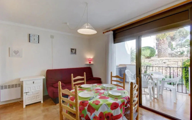 Apartment in Rosas Near Playa de Roses