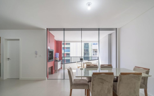 Apto 2Q c/ churrasq. 500m da Meia Praia ROT1001