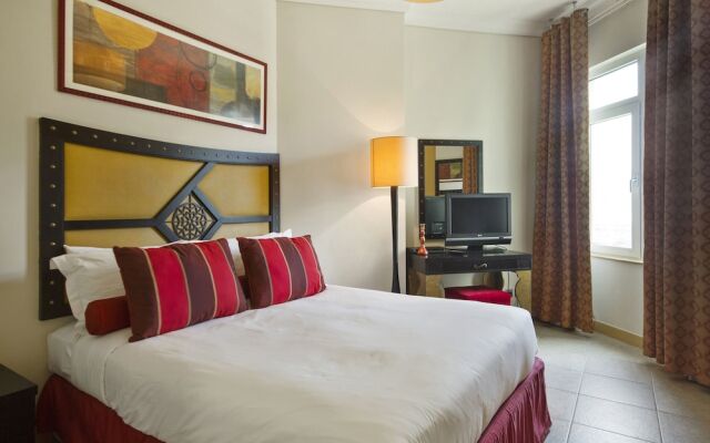 Отель Bespoke Residences - Shoreline Al Haseer вид на фасад