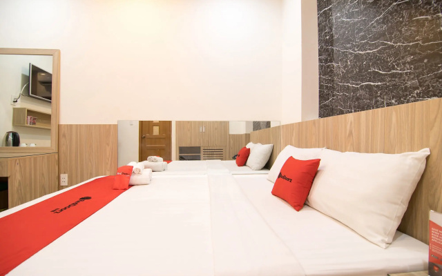 RedDoorz Plus near Le Quang Dinh Street