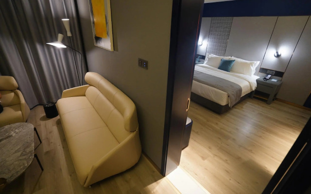 Lano Hotel Shaanxi Weinan Fuping Millennium Dragon
