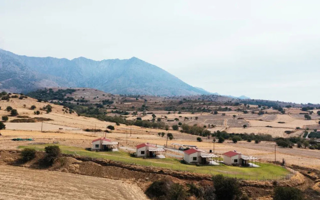 Pezoulia Cottages