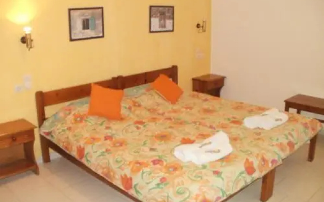 Albatros Studios & Apartments