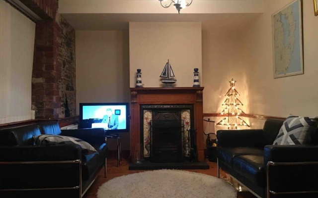 Lovely Apartment Overlooking the Harbour & bay