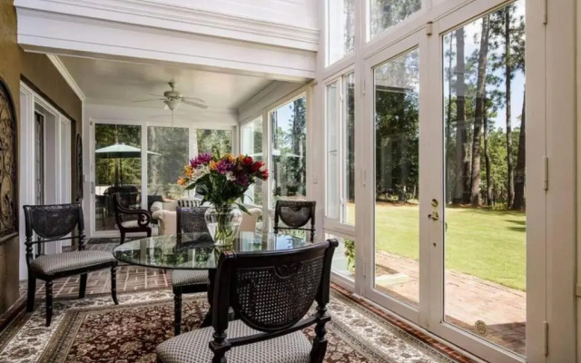 Knollwood House Bed & Breakfast