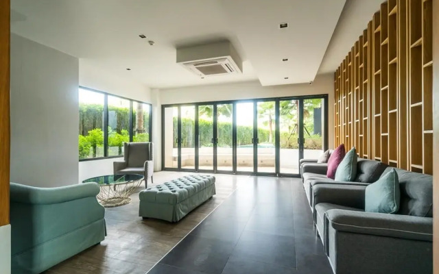 Aristo 516 - Mountain View Studio Near Beach