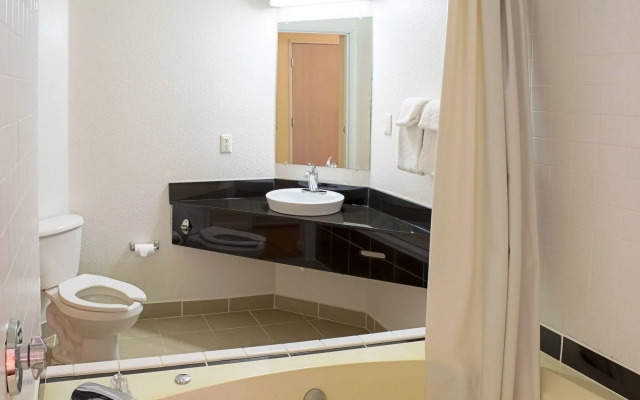 Motel 6 Seymour, IN - North
