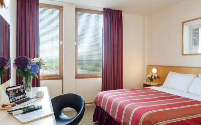 St Giles Heathrow Hotel