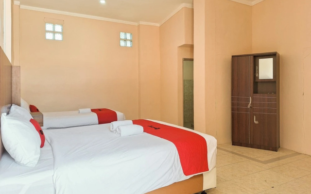 RedDoorz Syariah Near Pasar Raya Padang