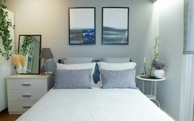 Modern studio apartment very close to city centre