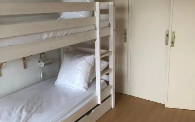 Appartement lumineux, avec balcon, à 200m de la plage