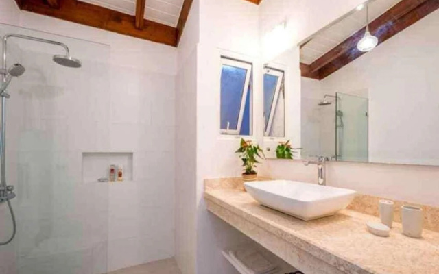 Sunny Vacation Villa 26