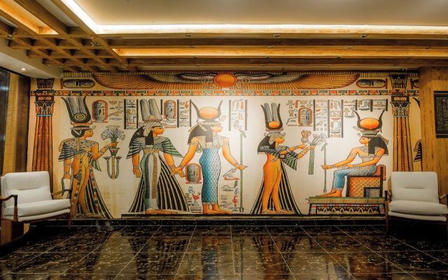 Superior Pyramids INN