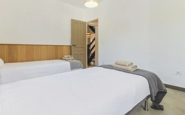 Casa Olivo in Izn jar