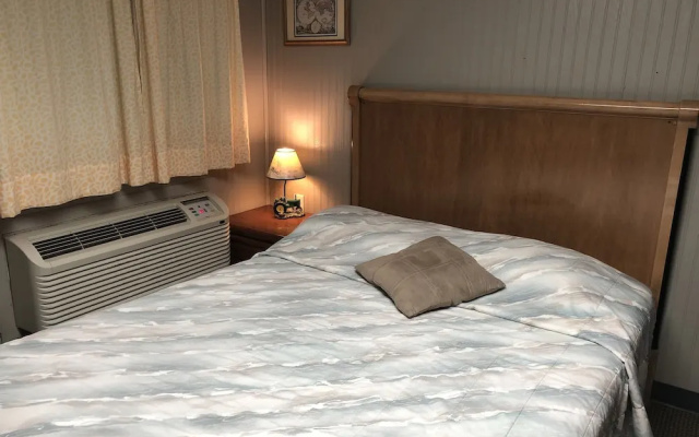 Town N' Country Motel and Shuttle
