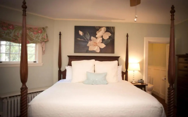 Pinecrest Bed & Breakfast
