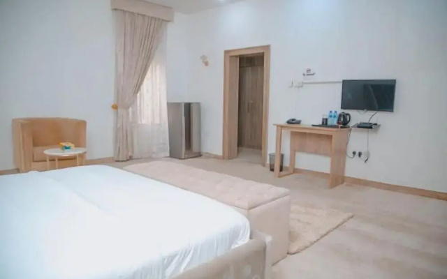 Sakasa Hotel and Suites