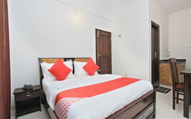 OYO 12033 Hotel Royal Residence