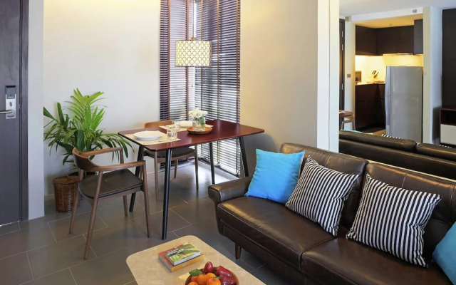 Balcony Courtyard Hotel & Serviced Apartment