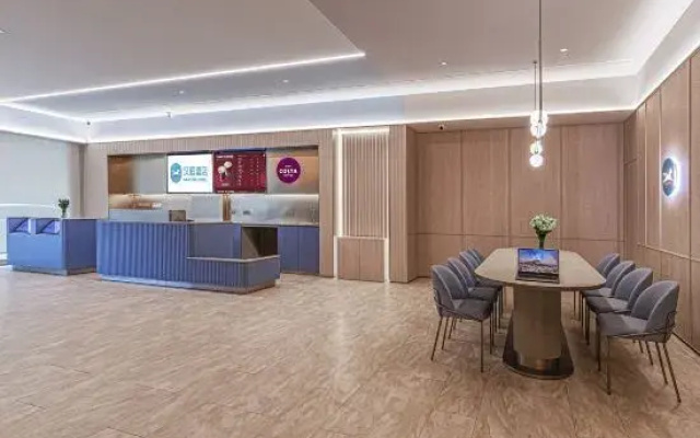 HanTing Hotel (Kunming North Bus Station Metro Station)