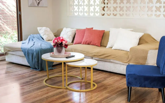 Stylish Luxe House at Point Cook
