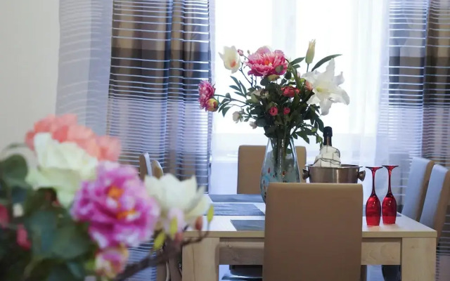 navona jacuzzi apartment