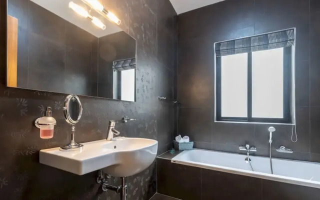 Stunning Seaviews Prime Location Lovely Home