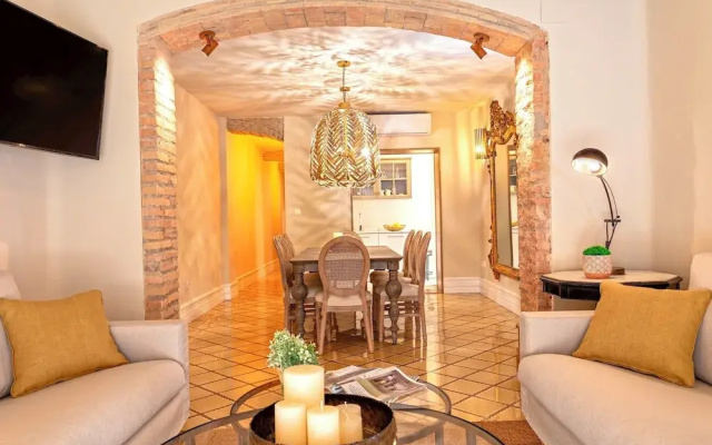 Wonderful 5-bedroom Apart in Granada. Recogidas II