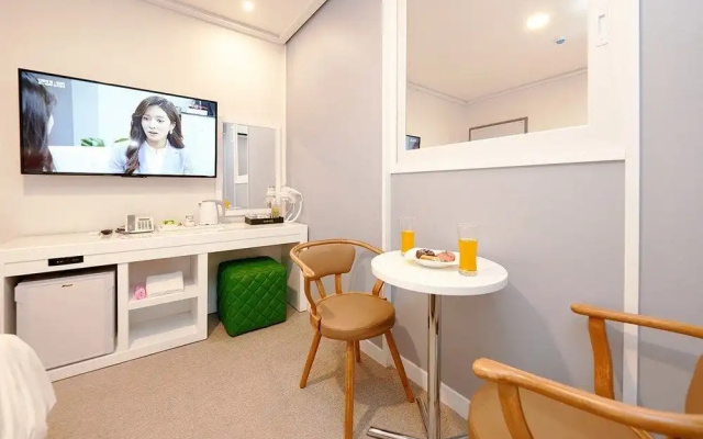 K-Pop Hotel