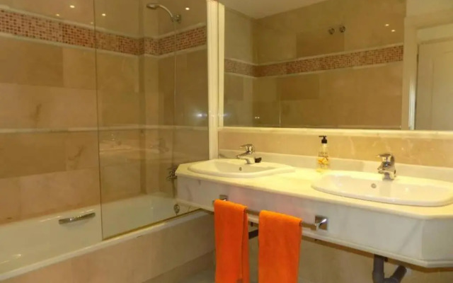 Fuente Aloha Apartment