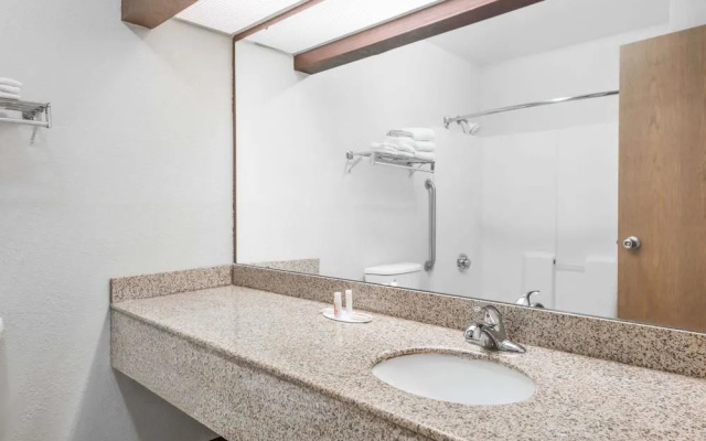 Days Inn & Suites by Wyndham Casey