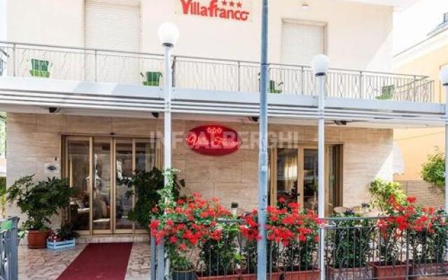 Hotel Villa Franco Римини вид на фасад
