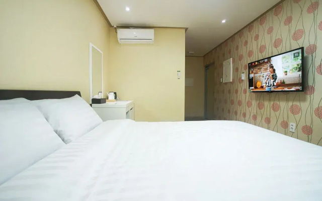 Orange Tree Hotel